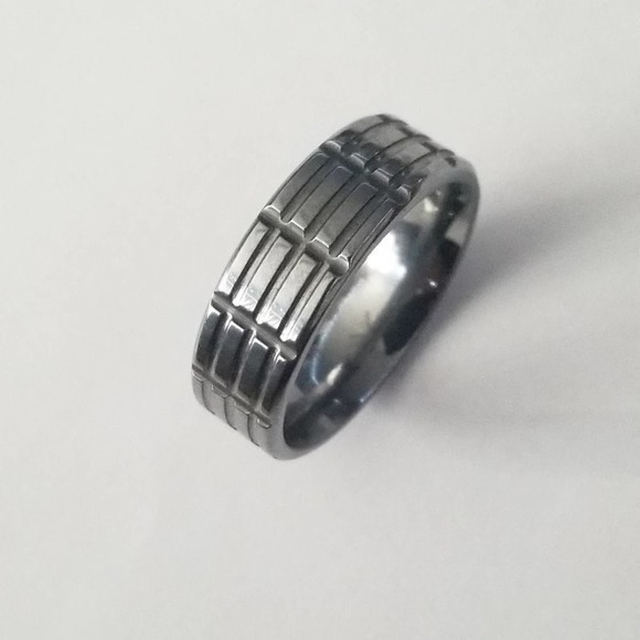 New tungsten‎ carbide ring size 13